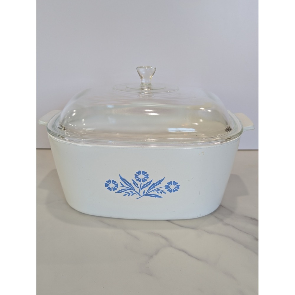 Vintage Casserole Dish 4 qt White Cornflower Blue Corning Ware Lid